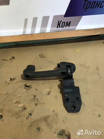 Петля капота левая Hino 700 самосвал 2015