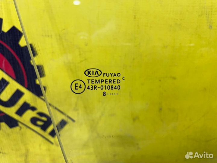 Стекло двери переднее правое Kia Rio 4 FB 2017