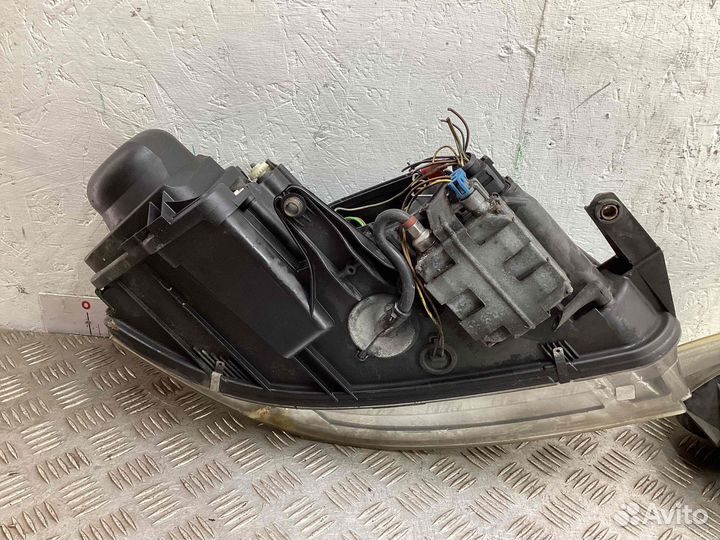 Фара левая Volkswagen Passat