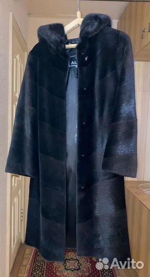 Шуба из стриженной нутрии с капюшоном норки