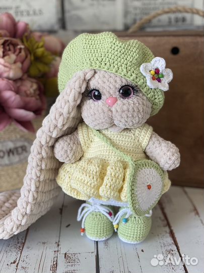 Зайчик из плюшевой пряжи