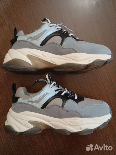 Кроссовки женские 38 размер