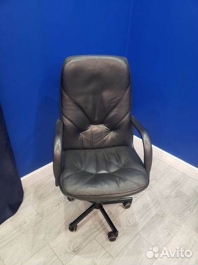 Компьютерное кресло кожаное бу
