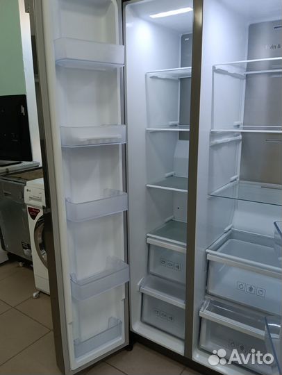 Холодильник Samsung Side-by-Side RS62K6130S8