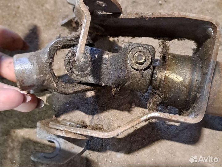 Рулевой вал Kia Avella