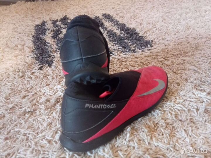 Футбольные бутсы, сороконожки