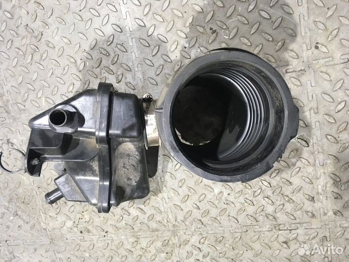 Резонатор воздушного фильтра + патрубок