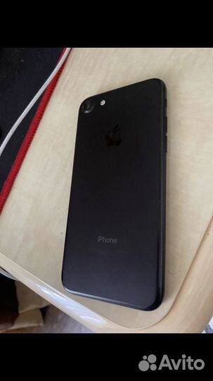 Телефон iPhone 7