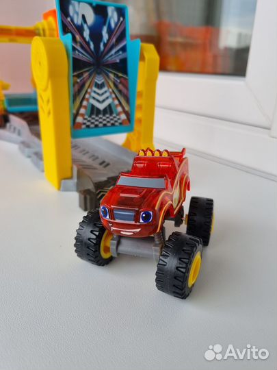 Вспыш и чудо машинки Гиперпетля