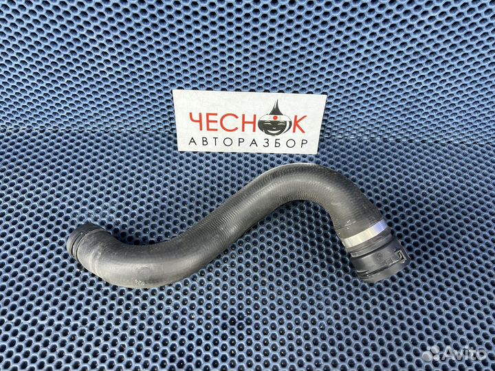 Патрубок радиатора нижний Audi Q7 Touareg 4.2 BAR