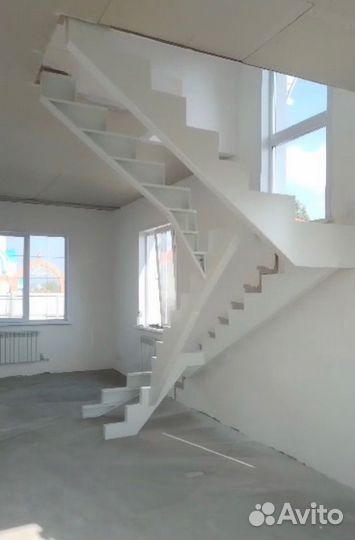 Лестница на металлокаркасе с установкой арт Н019