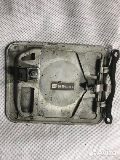 Лючок бензобака Toyota Camry SV20 4SFE