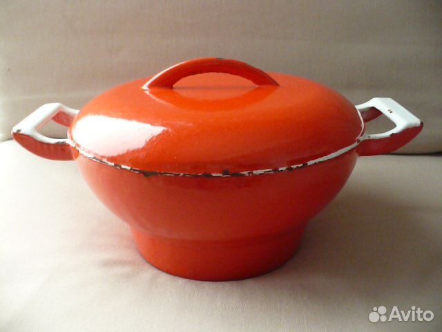 Кастрюля чугунная СССР красная, редкая форма