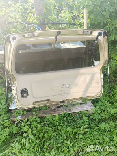 Стекло багажника Toyota ipsum