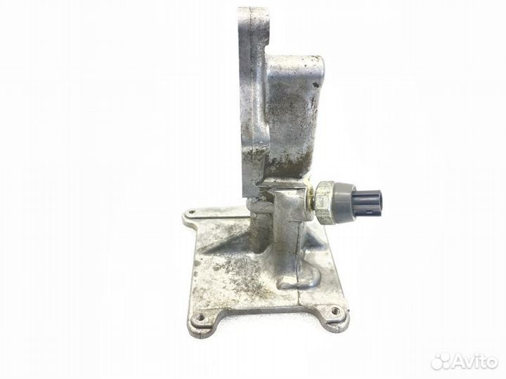 Кронштейн масляного фильтра Nissan Elgrand TE52