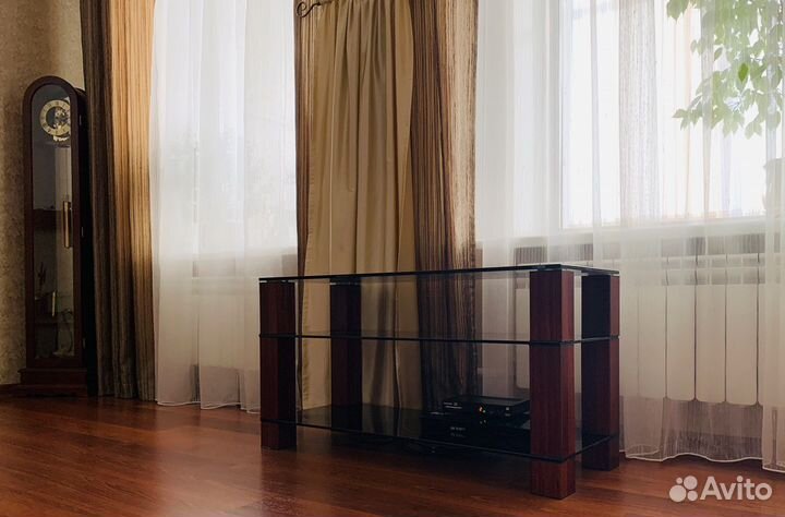 Полка под телевизор