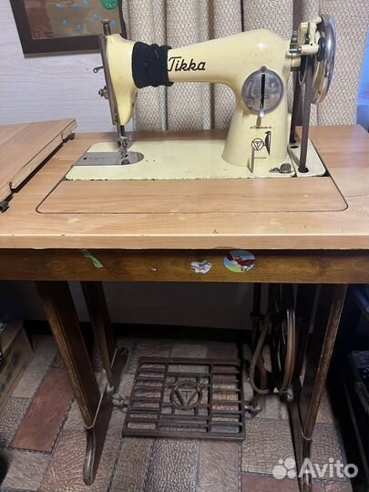 Швейная ножная машинка