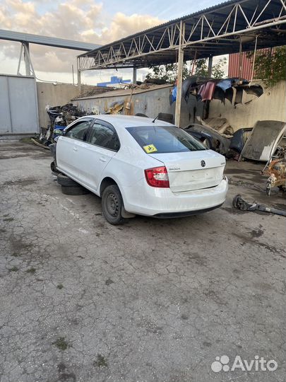 В разборе skoda rapid 2015 CFN МКПП