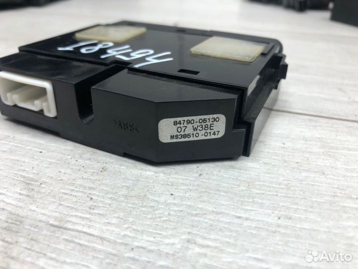 Кнопка обогрева заднего стекла Toyota Avensis