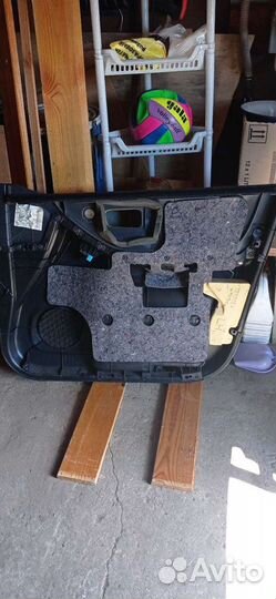Обшивка дверей Toyota Kluger