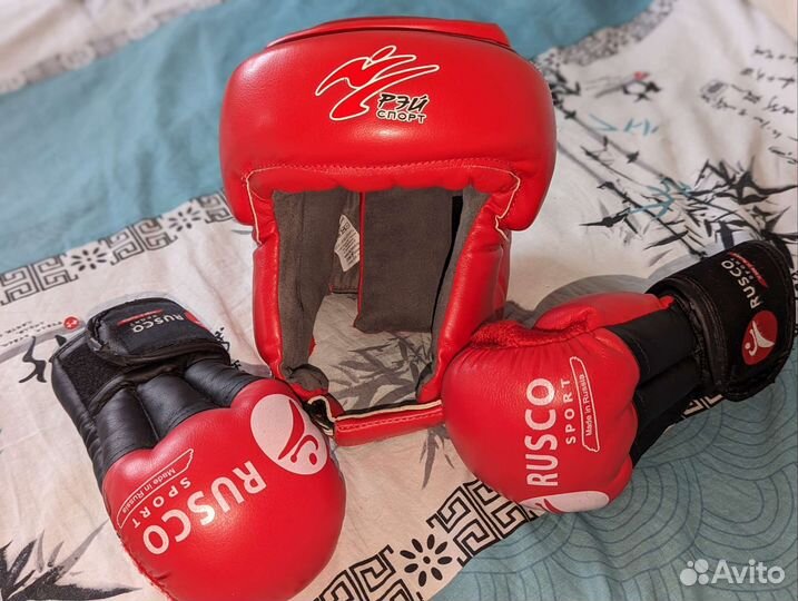 Шлем и перчатки