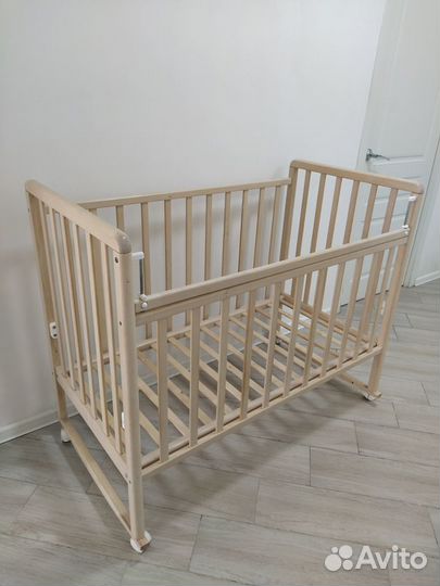 Детская кроватка на колёсиках + Матрас + Одеяло