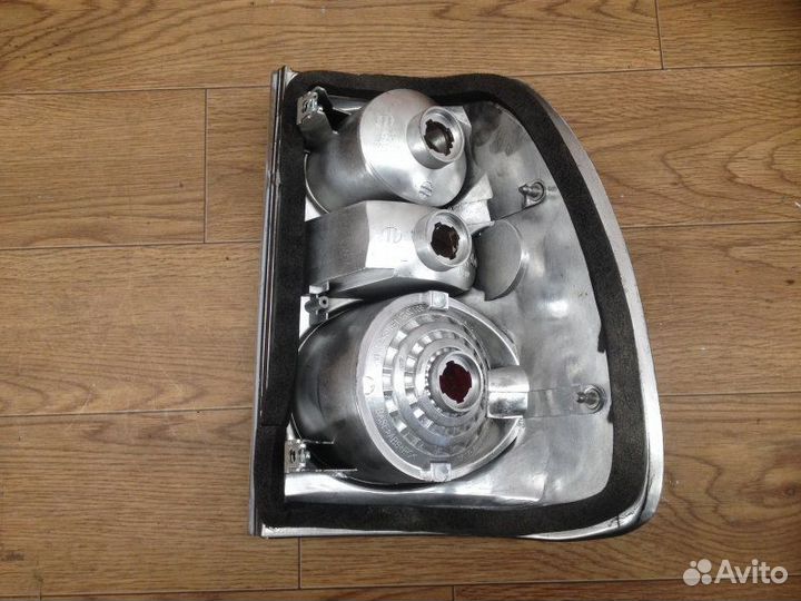 Фонарь левый Toyota Land Cruiser 100 (1998-2007)