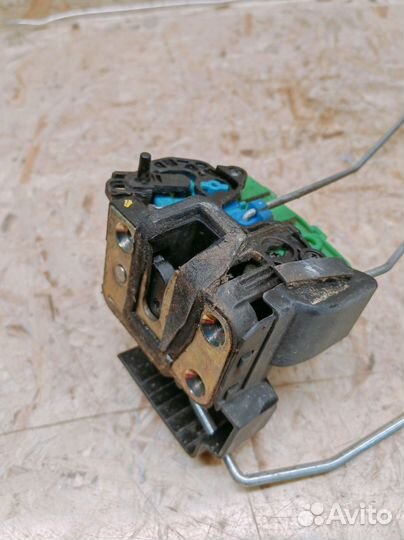 Замок двери задней правой Hyundai Solaris