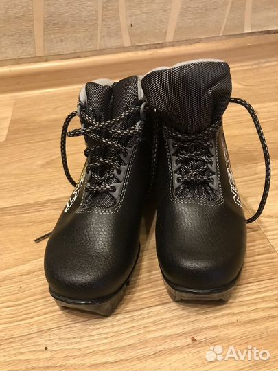 Лыжные ботинки