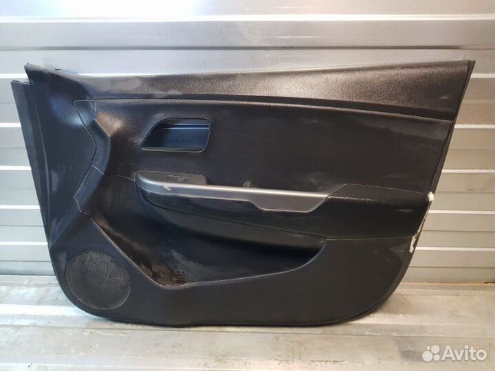 Обшивка двери передней правой Kia Rio 2011-2017