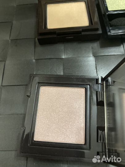 Тени laura Mercier, Shiseido