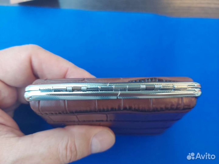 Портсигар металлический, покрыт кожей