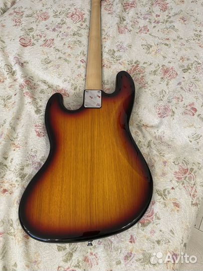 Бас гитара homage