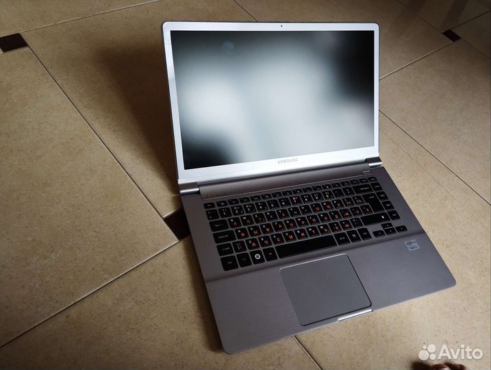 Ноутбук Samsung ультратонкий 