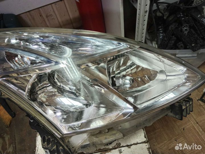 Фара Nissan Teana J32 правая