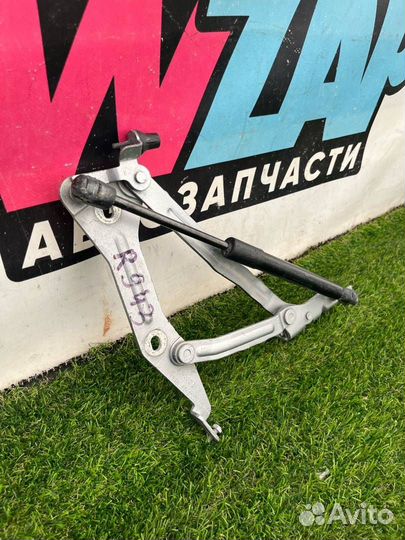 Петля крышки багажника правая Ford Mustang 6 рест