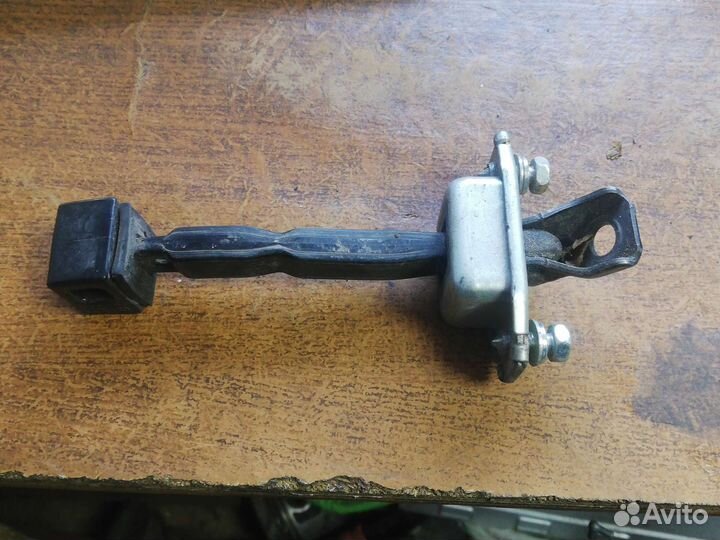 Ограничитель двери Mitsubishi Outlander XL