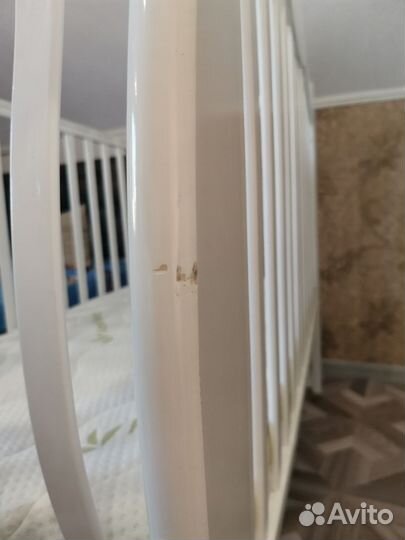 Детская кроватка с универсальным маятником