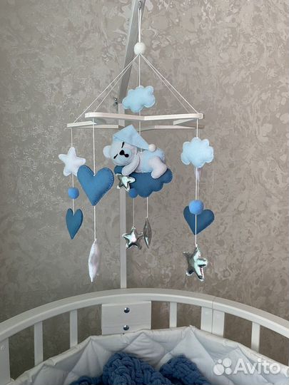 Мобиль в кроватку из фетра