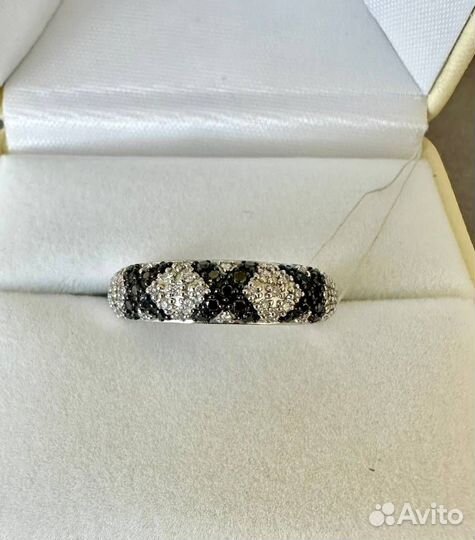 Кольцо из белого золота бриллиантами