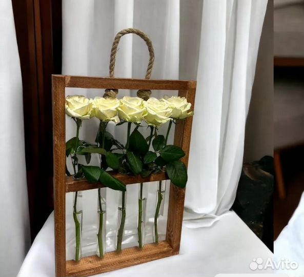 Рамка для цветов со стекляными колбами