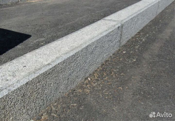 Бордюр гранитный