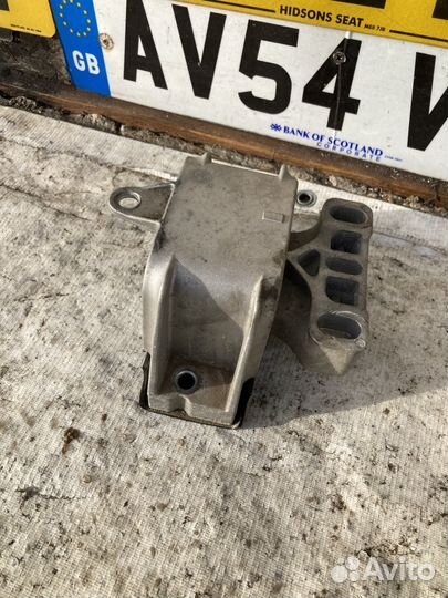 Опора двигателя левая VW Golf 4, Skoda Octavia