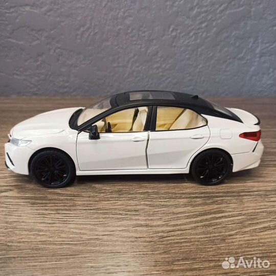 Инерционная машинка Toyota Camry