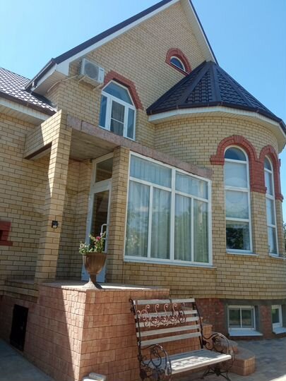 Коттедж 326 м² на участке 8 сот.