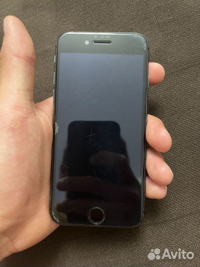 Телефон iPhone 8