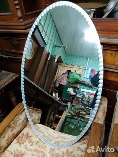 Винтажное настенное зеркало с фацетами и основой