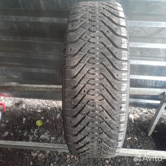 Goodyear UltraGrip 500 215/65 R16