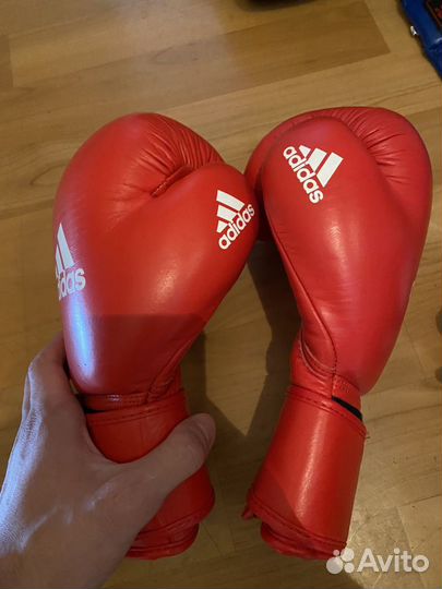 Боксерские перчатки adidas 10 oz