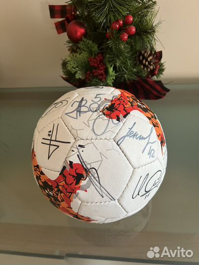 Футбольный мяч с автографами цска